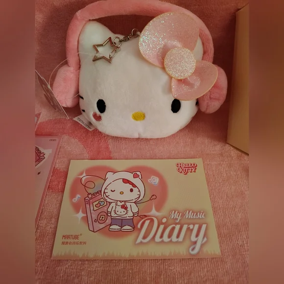 EXCLUSIVE - Hello Kitty x MarTube Earbuds Set - Picture 7 of 9
